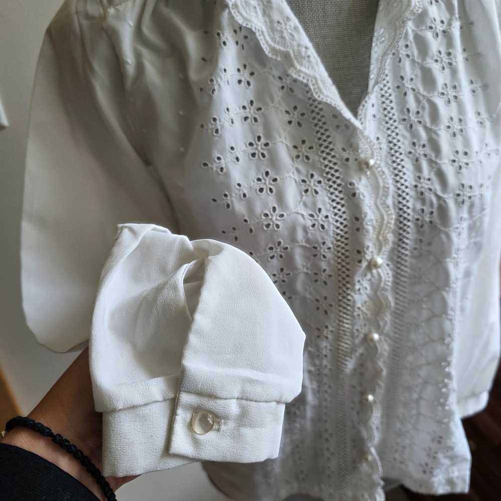 Vintage Union Made White Eyelet Lace Blouse Coquette Pearl Button Top USA Made - Picture 3 of 10